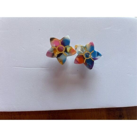 Resin Floral Star Post Earrings - Picture 2 of 3